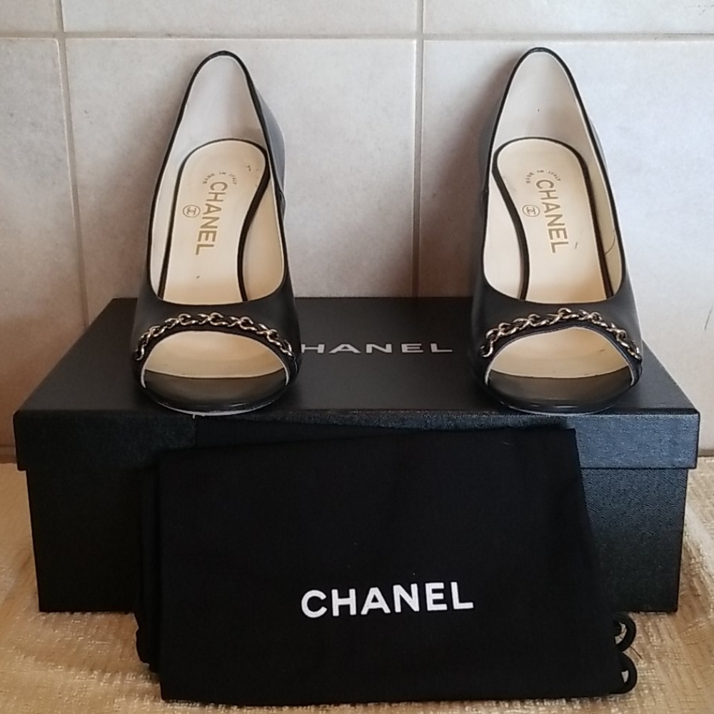 Chanel pump